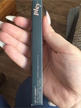 Pley Eyeliner shade Firewood